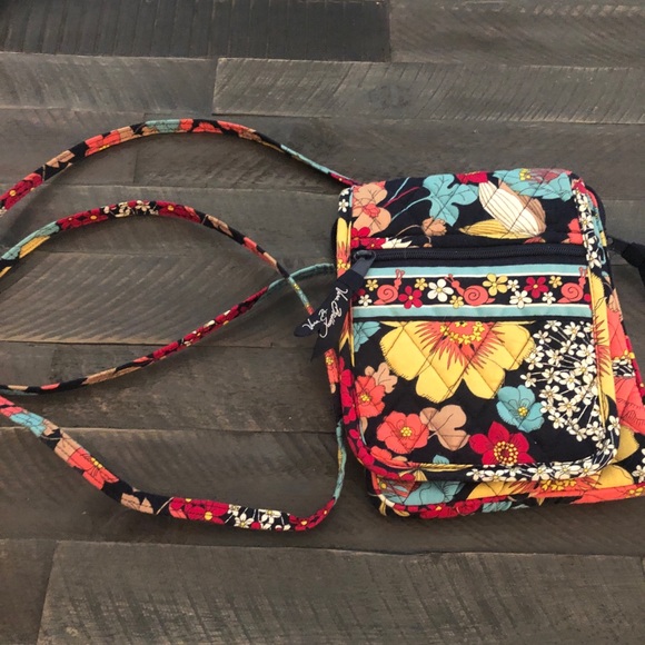 Vera Bradley Handbags - Vera Bradley cross body bag